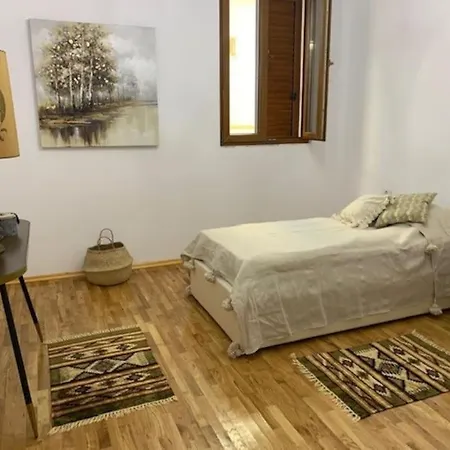 Holiday home Charmante Maison De Dans Quartier Historique